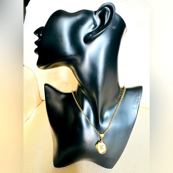 ✨BEAUTIFUL GOLD INITIAL NECKLACE 3D STYLE✨ - Picture 2 of 4
